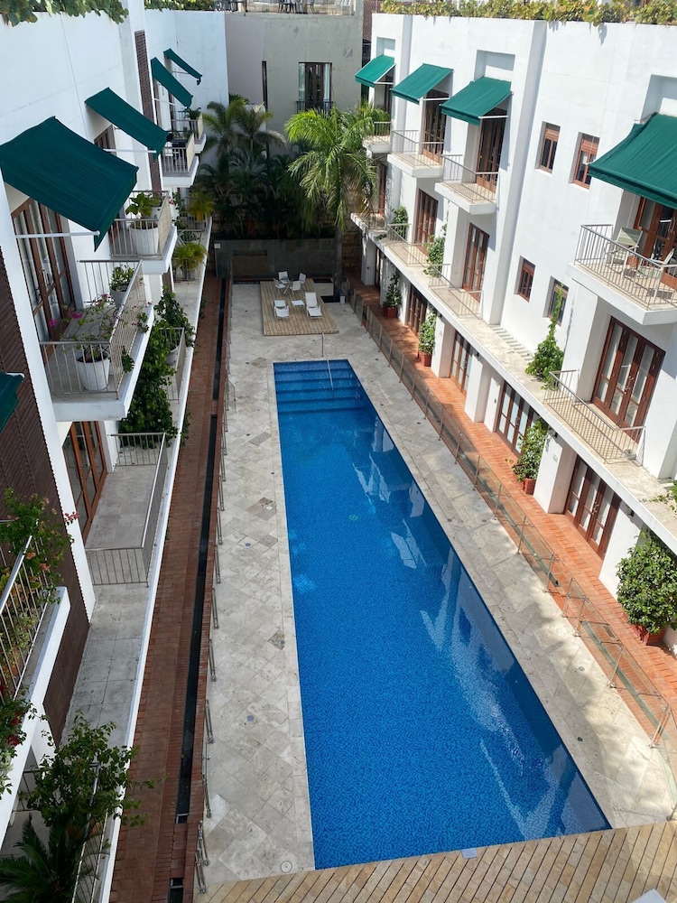 Luxury Apartment– Private Pool & Rooftop Jacuzzi