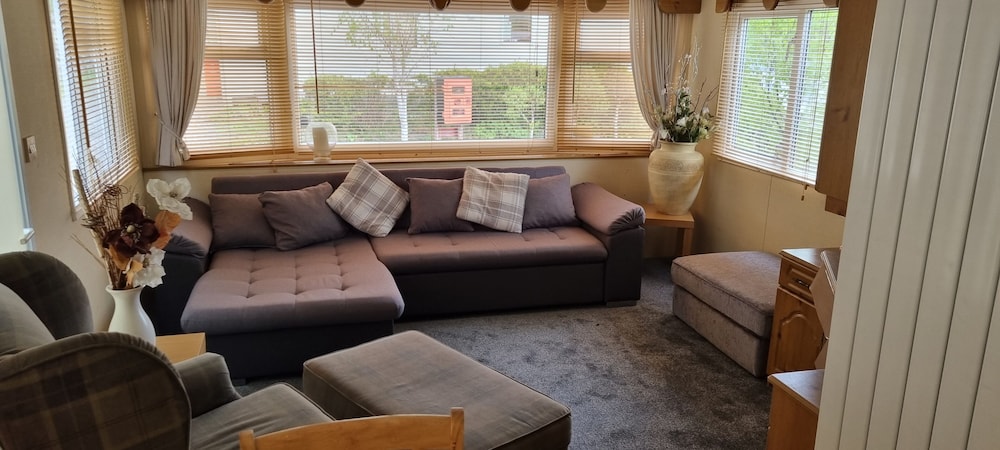 Kingussie Vacations - Captivating 2-bed Holiday Home in Kingussie - Property Image 1