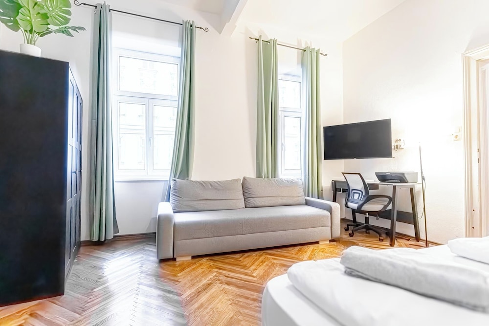Elegant 1BR Apt Steps from Praterstern