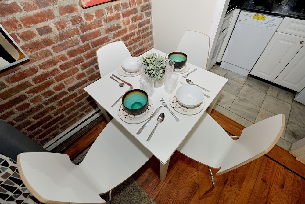 Charming 3-bedroom Apartment in Midtown West