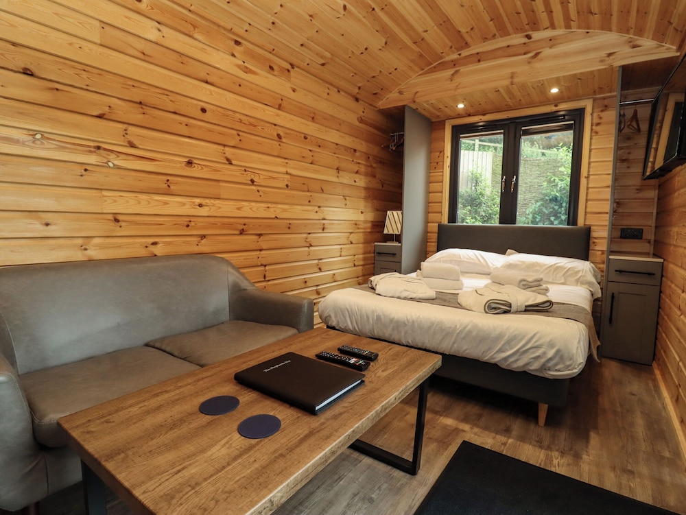 The Shepherds Hut at Bridge Lake Farm & Fishery