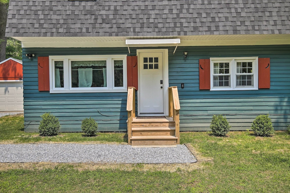 Cozy Great Barrington Home ~ 1 Mi to Ski Resort! view 5