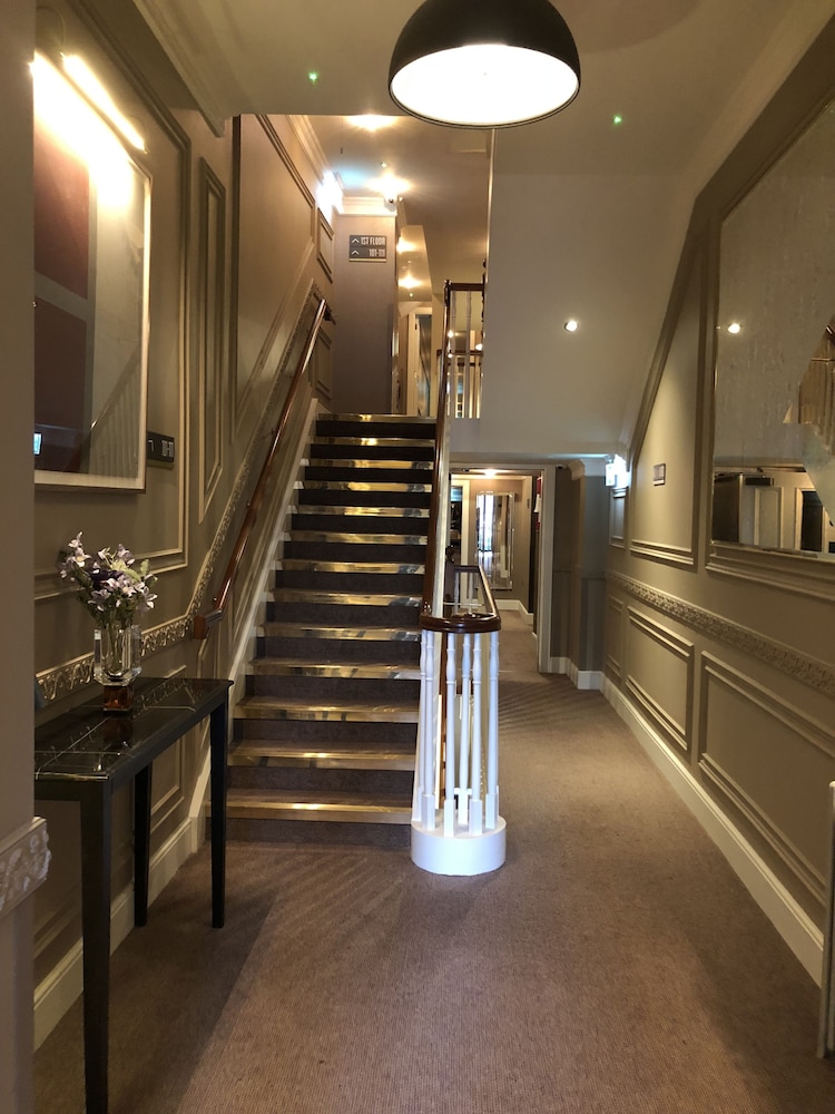 Hotel 7 Dublin - Image 1