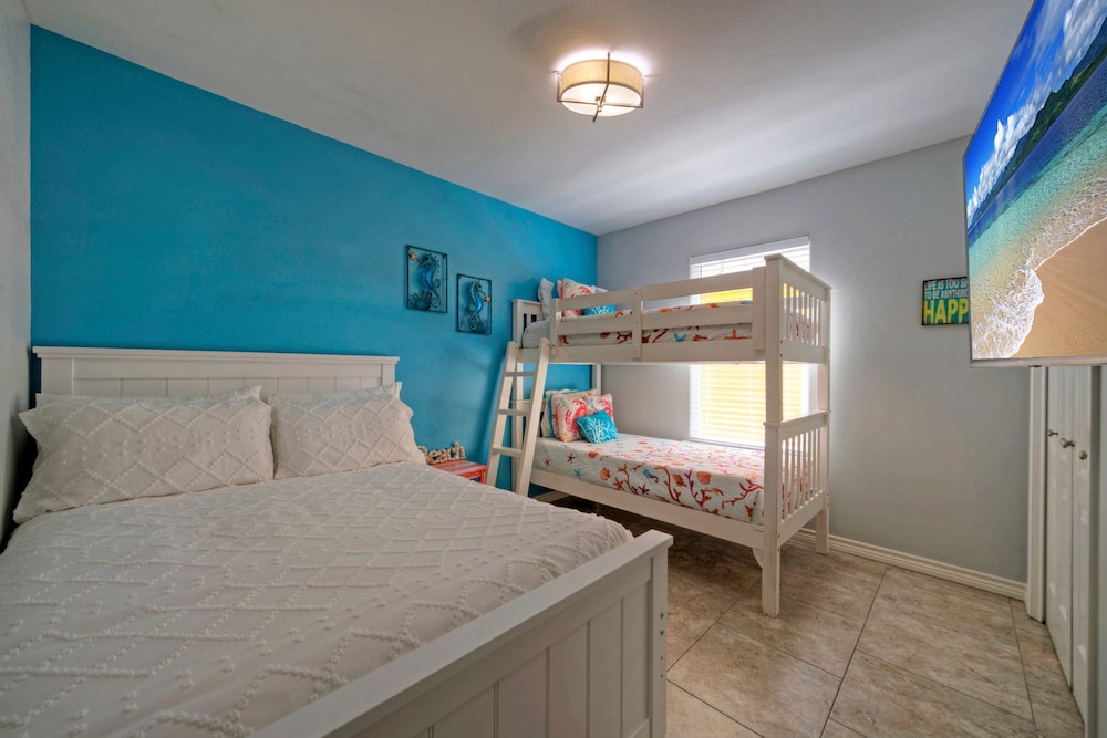 Laid Back Lime by Avantstay Near Beach w Pool Complimentary Pool Warmer