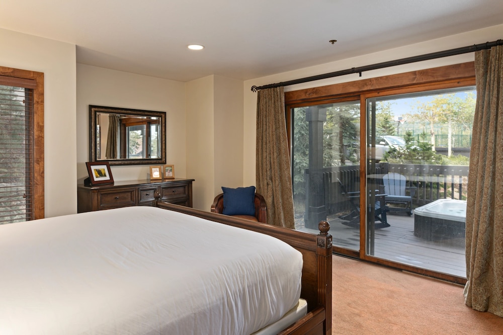 Ridgepoint - Three Bedroom with Spa #128 3 Condo