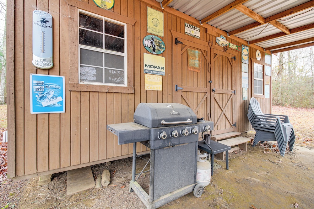 Kayak & Fish: Little River Canyon Lakefront Cabin