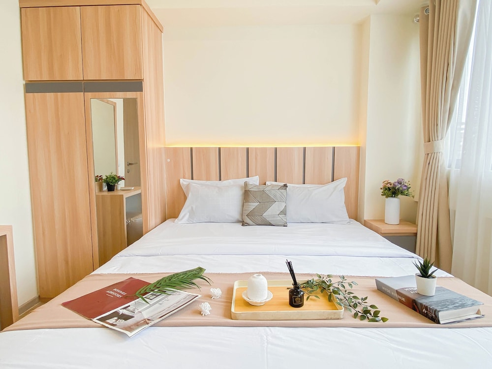 Warm 2Br Apartment At Meikarta