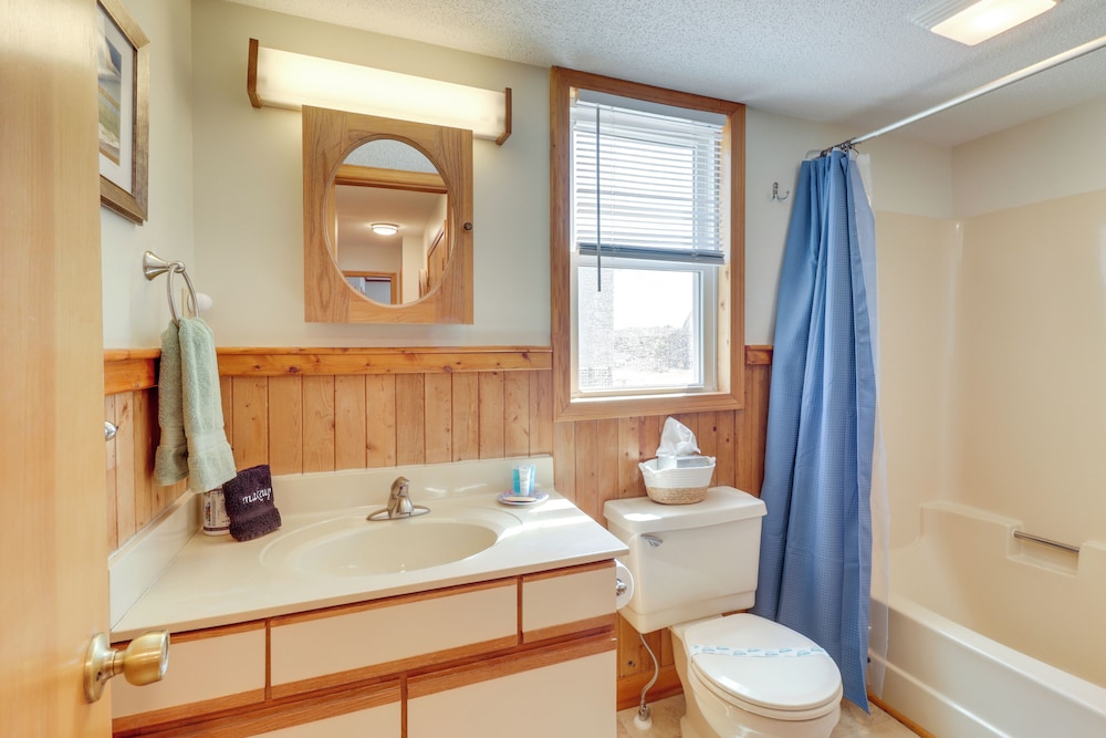 Hot Tub & Ocean Views: Kitty Hawk Haven!