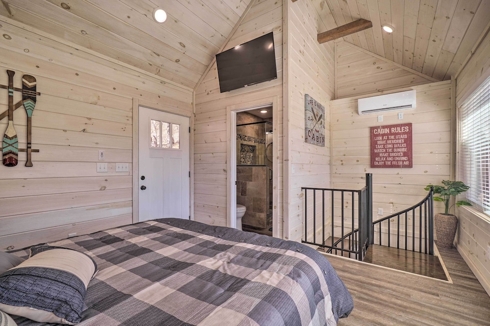 Peaceful Cookeville Cabin on 52 Acres! view 3