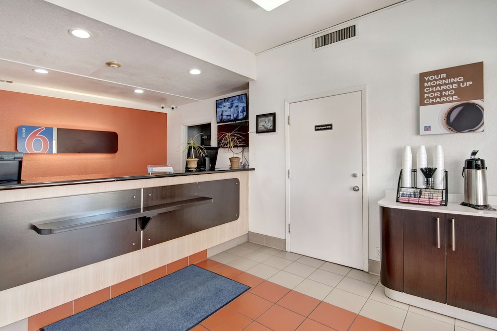 Motel 6 Dallas, TX - Forest Lane