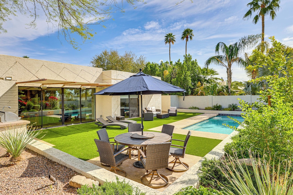 Outdoor Entertainment Space: Home in Scottsdale