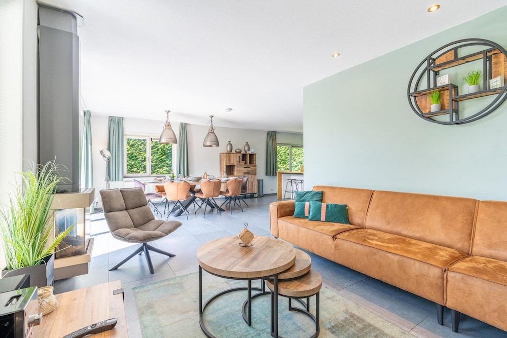 Luxury 8-person Holiday Villa