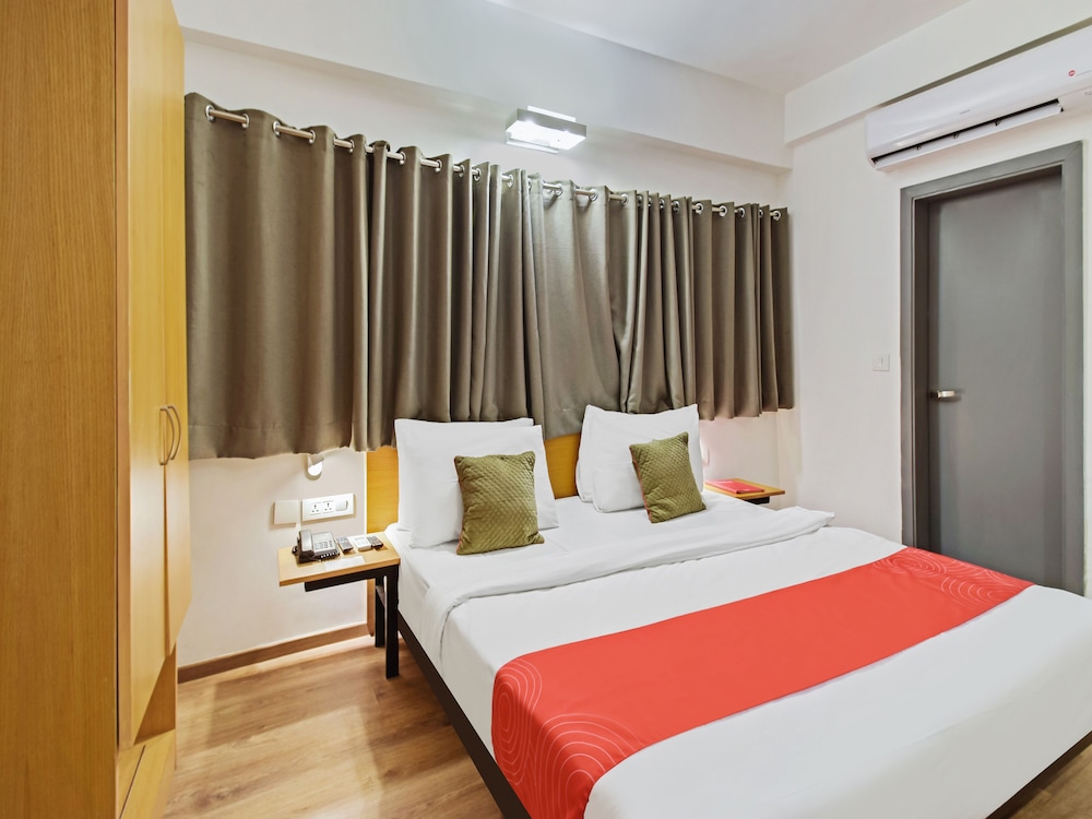 OYO Townhouse 030 Ashram Road Ahmedabad