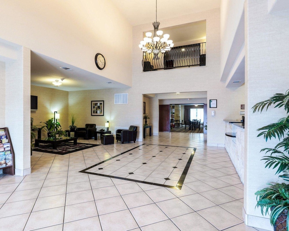 Huntsville Vacations - Quality Suites - Property Image 2