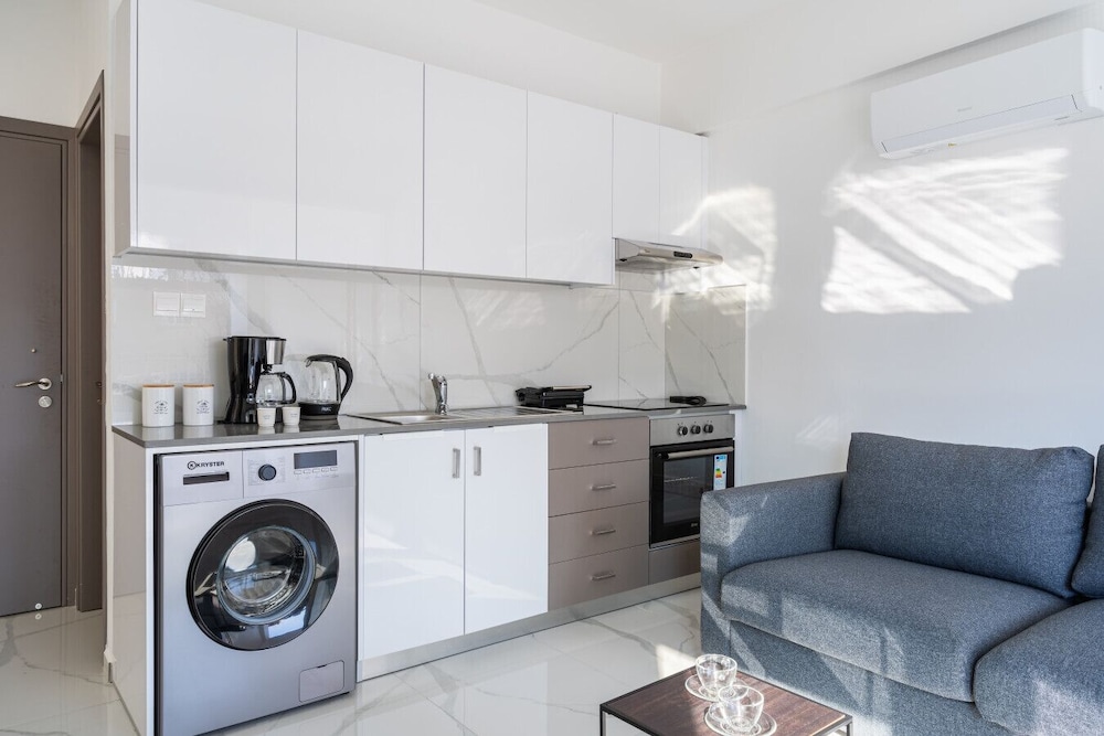 Marble - Studio & Balcony in Larnaca