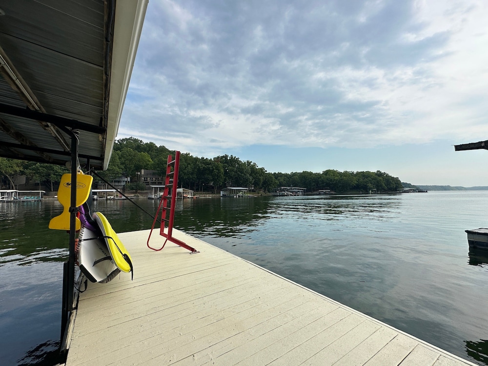 Spectacular Sunsets, Live Music & Nearby Restos