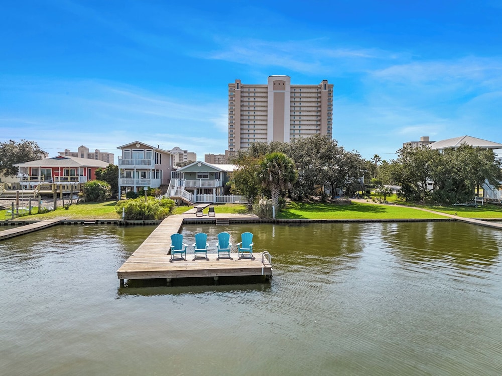 Serenity Shores by Southern Vacation Rentals