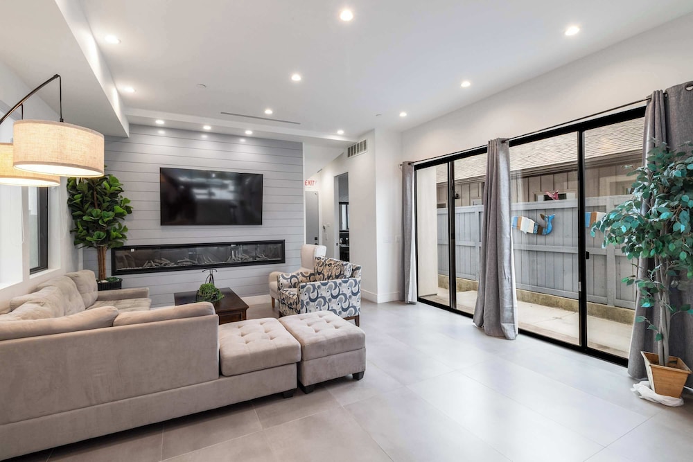 @ Marbella Lane - Luxi 4BR Haven w/ Skyscape Views
