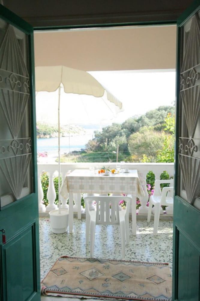 Irena Walk to Beach Sea Views A C Wifi Car Not Required - 244 view 3