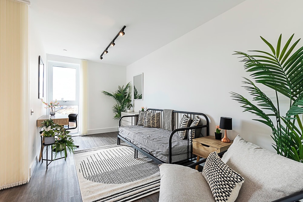 Sky-high Apartment With Modern Decor