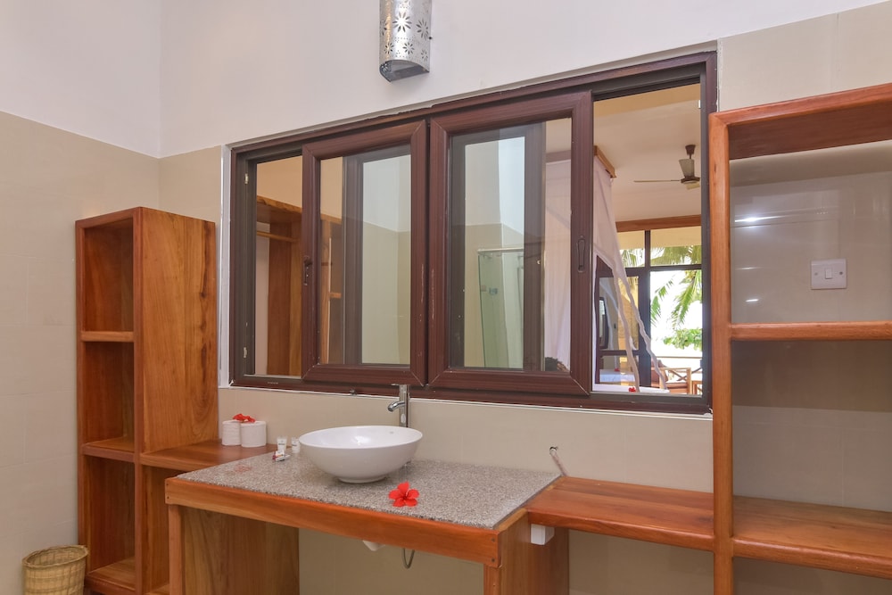 Mnarani Beach Cottages