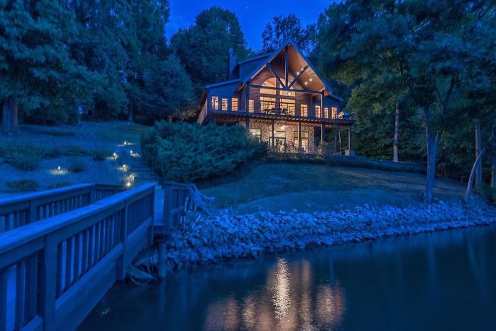 Mi Casa Su Casa by Avantstay Lakefront Escape
