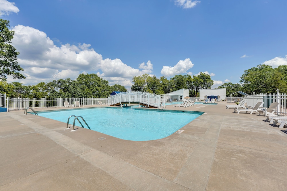 Table Rock Lake Condo 3 Mi to Boat Ramp!