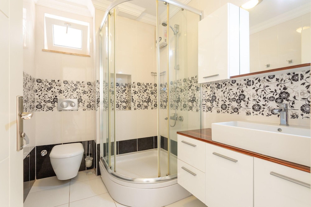 Villa Kubra Large Private Pool A C Wifi Car Not Required - 3162 view 4