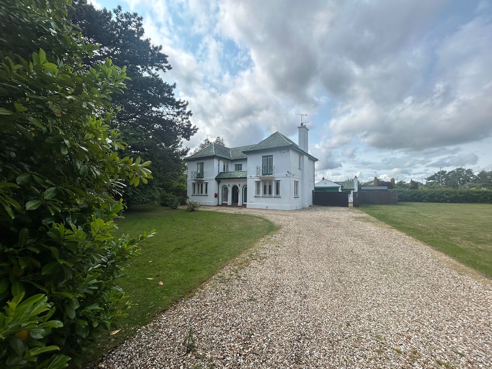 Private Lincoln Retreat - 4 Bedroom House