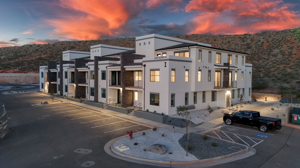 Sand Cove Retreat 5 Bedroom Townhouse