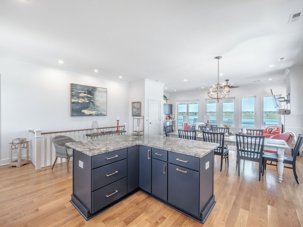 Channel 6 by Topsail Realty