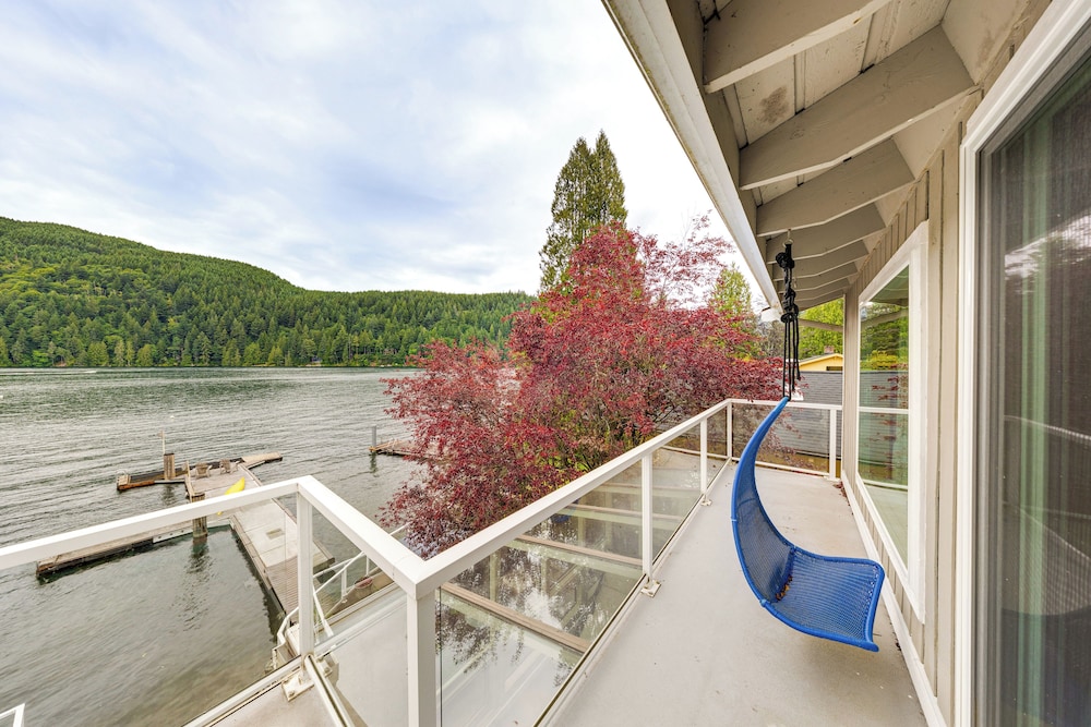 Waterfront Home on Lake Samish w/ Hot Tub & Dock!