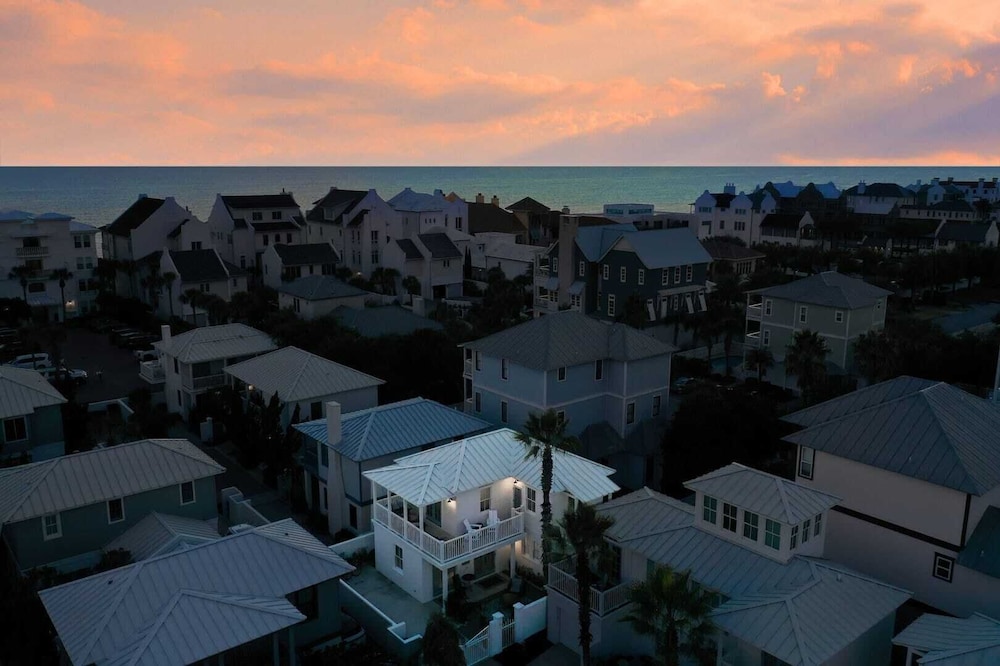 Steps to Rosemary Beach, Pool, Patio w/ Firepit The Salty Perch by Avantstay