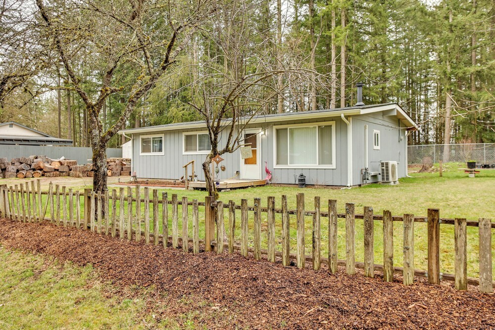 6 Mi to Lake Meridian Park: Auburn Home w/ Yard
