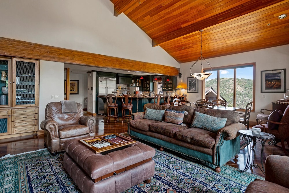 La Maconnerie at Deer Valley Resort - Four Bedroom Condo with Hot Tub #3 4 Condo