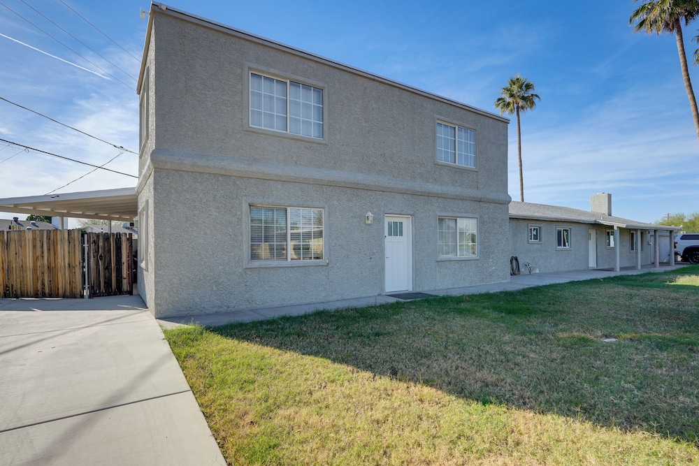 2 Mi to Old Town Scottsdale: Sleek Apartment