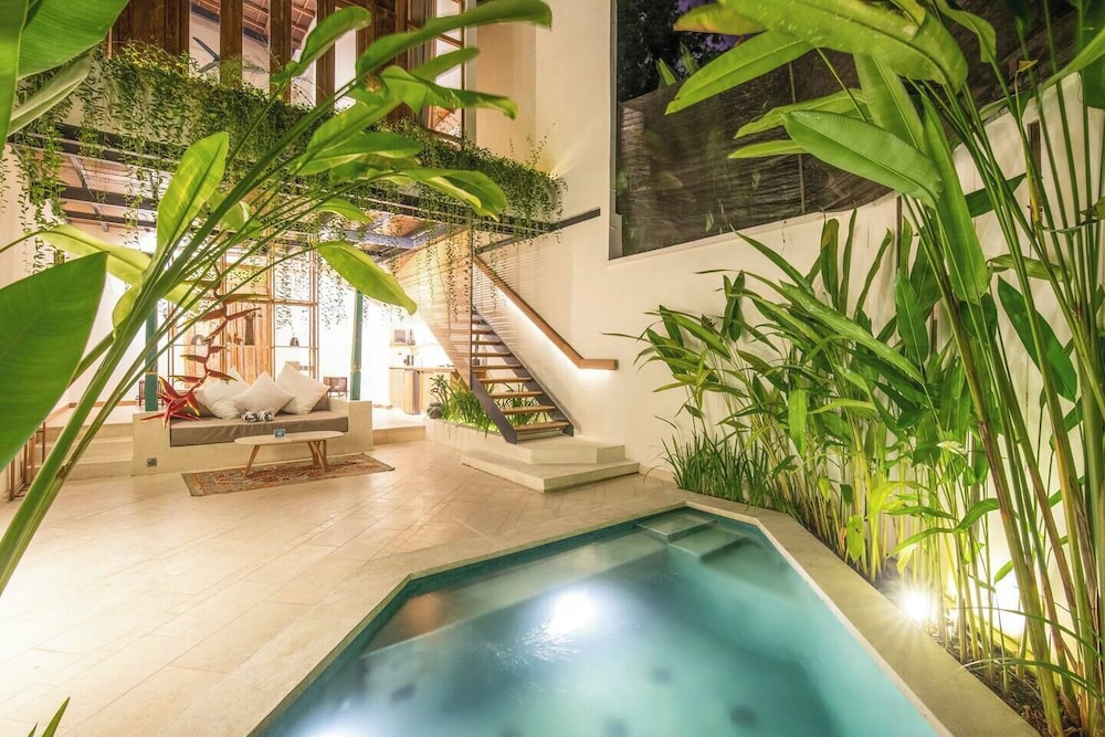 Chic 1-br Villa With Pool, 800m From Echo Beach