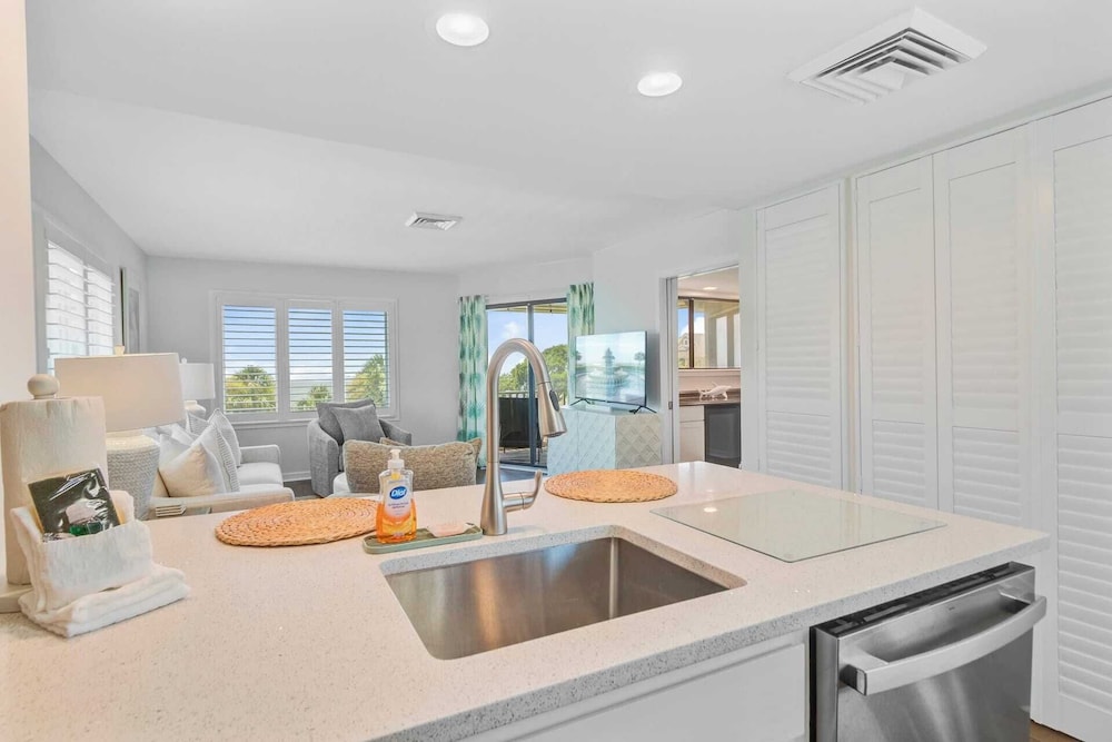 Oceanview Condo + Pool, Balcony & Beach Access 304 D Port O Call by Avantstay