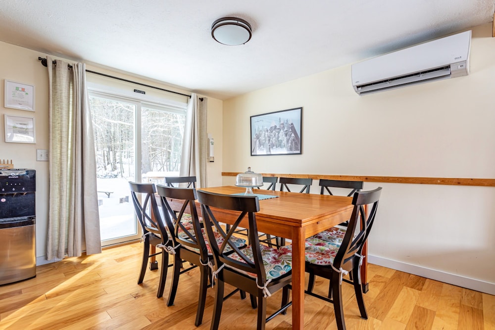 Ski Hike Lodge 5BR w Fire Pit Cozy Spaces