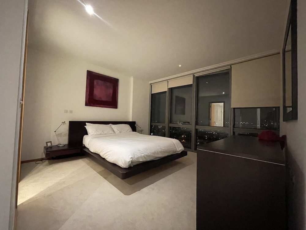 Stunning View 2 Bed Apartment - Canary Wharf City