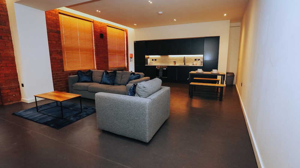 The Nichols Building Spacious 3-bedroom Apartment