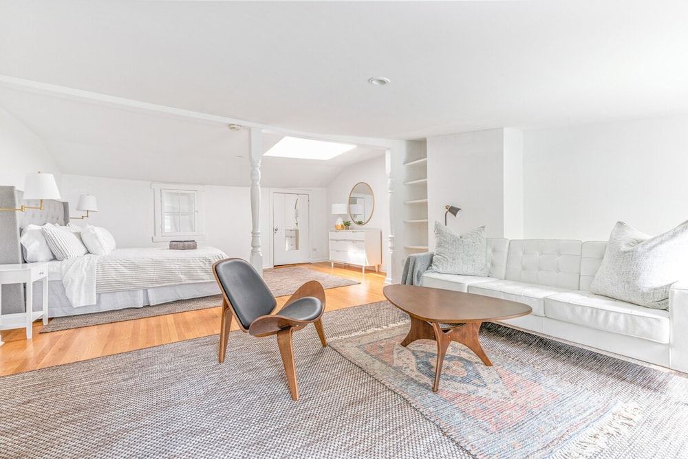 Adelphi II by Rove Travel 3BR Ft Greene w Deck
