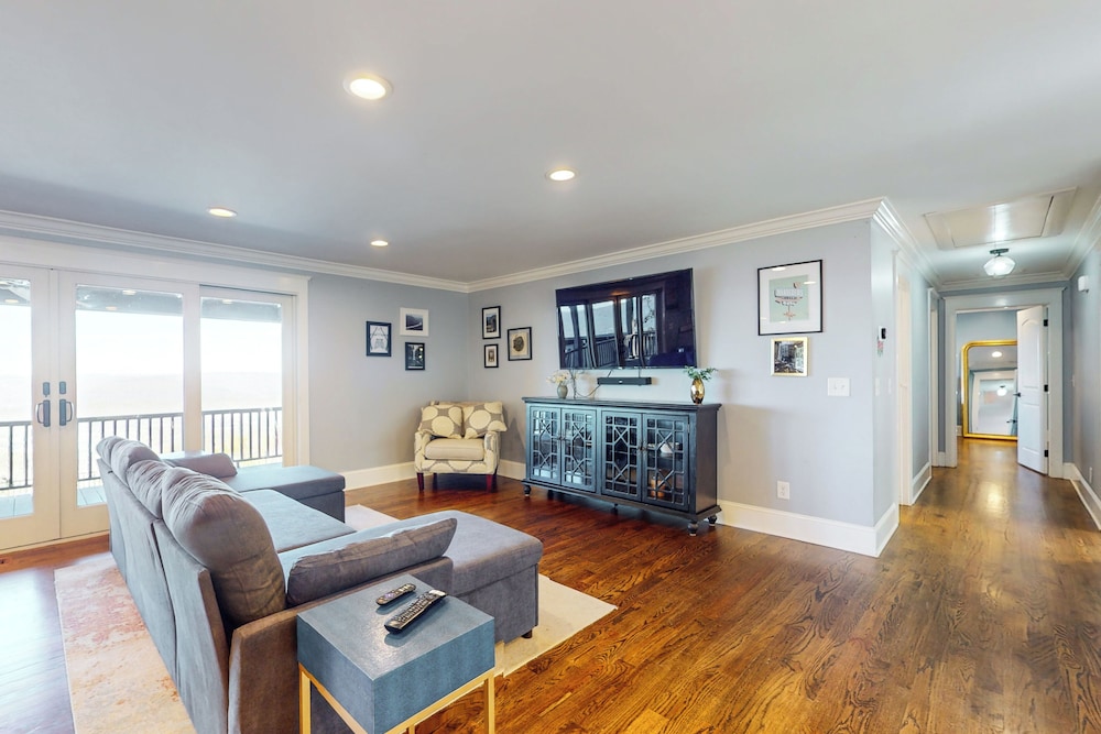 3 BR Home: Dog Friendly w/ Scenic Views & Pool