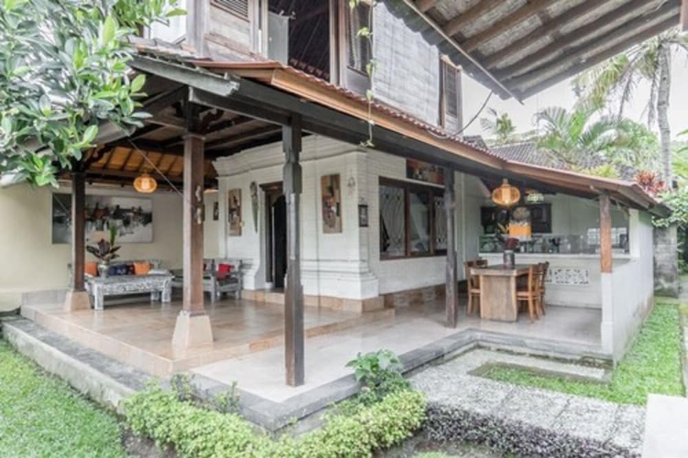 Sari Bamboo Bungalows
