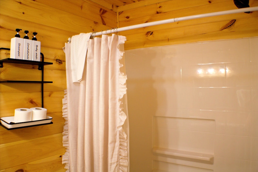 Vixen Run 4 Bedroom Cabin