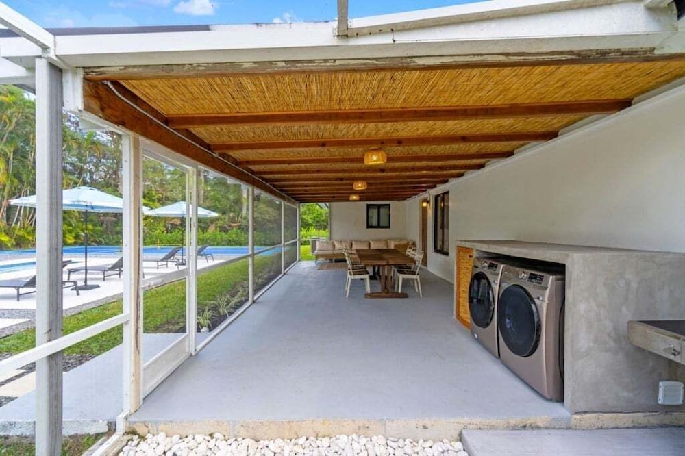 4br Biscayne River Home: Pool & Pickleball Fun 4 Bedroom Home
