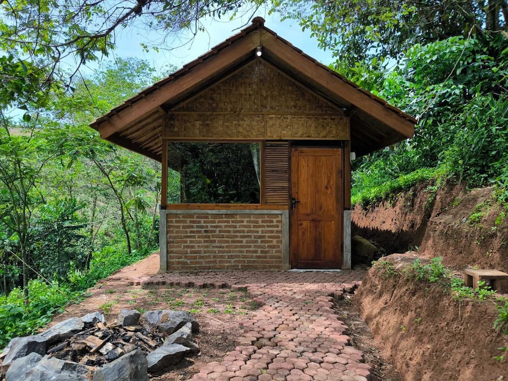 OZ Cabin by Farmstay Managel