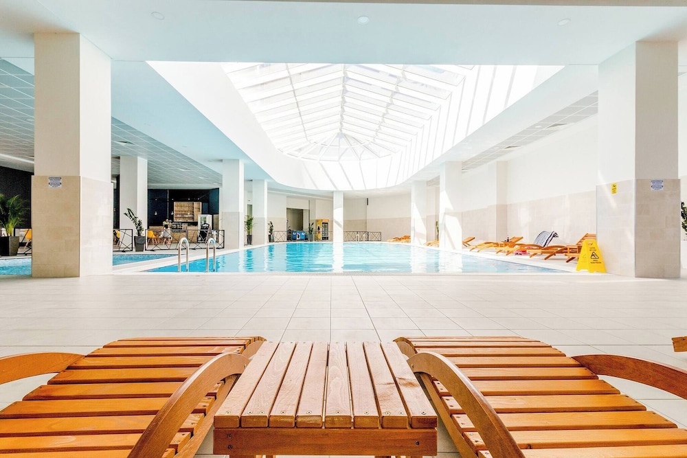 Deluxe Two Bedroom Condo & Pool on 5th Floor