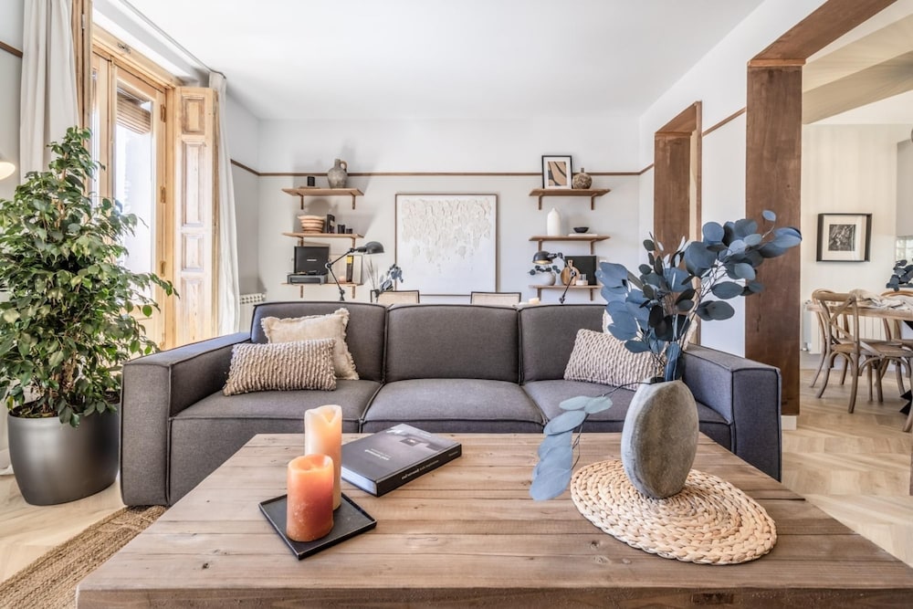Ainsa - 4 Bedrooms in Malasa a