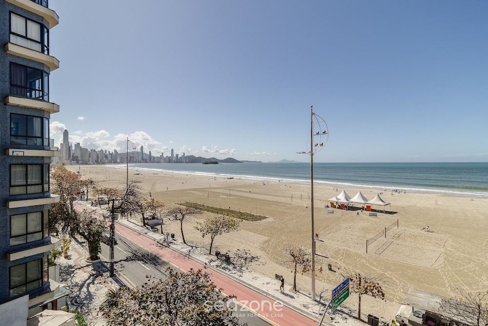 Cozy 3BR apt W/balcony sea View Cet1702